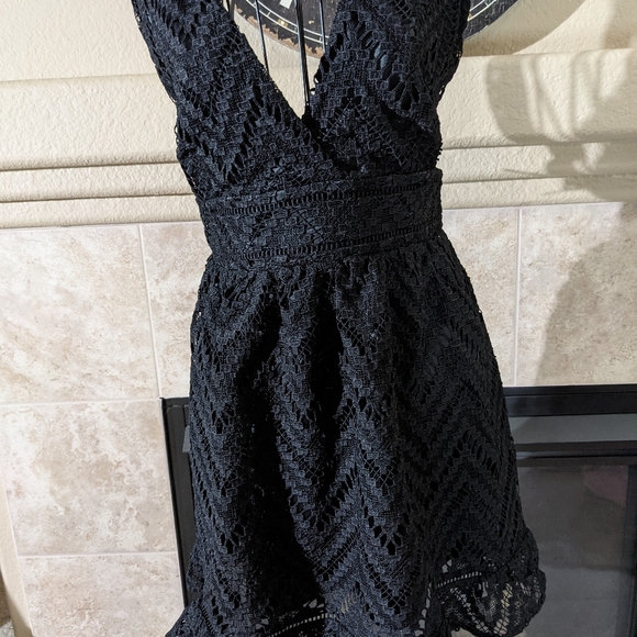 SUGAR+LIPS "ALL MY LOVE" PLUNGING LACE/CROCHET BLACK DRESS.  SZ:. XS - Picture 2 of 12
